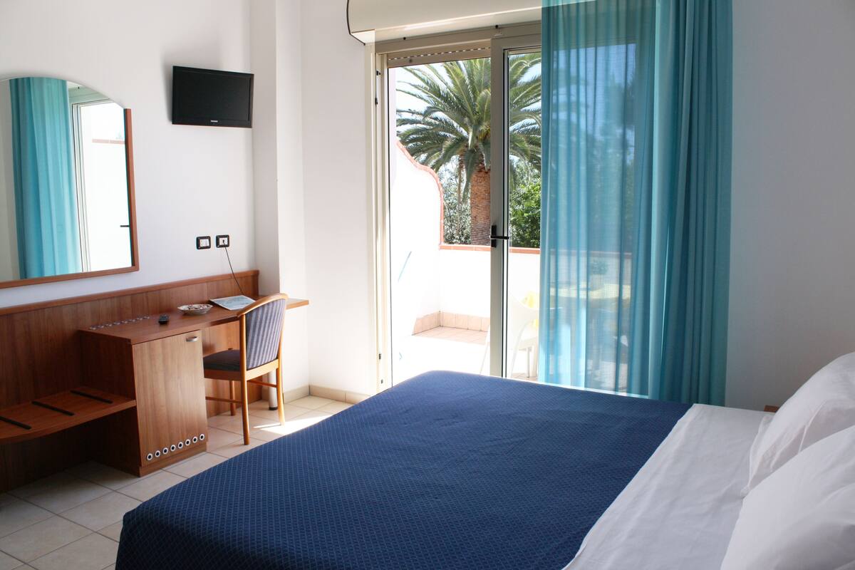 1 bedroom, in-room safe, individually decorated, individually furnished