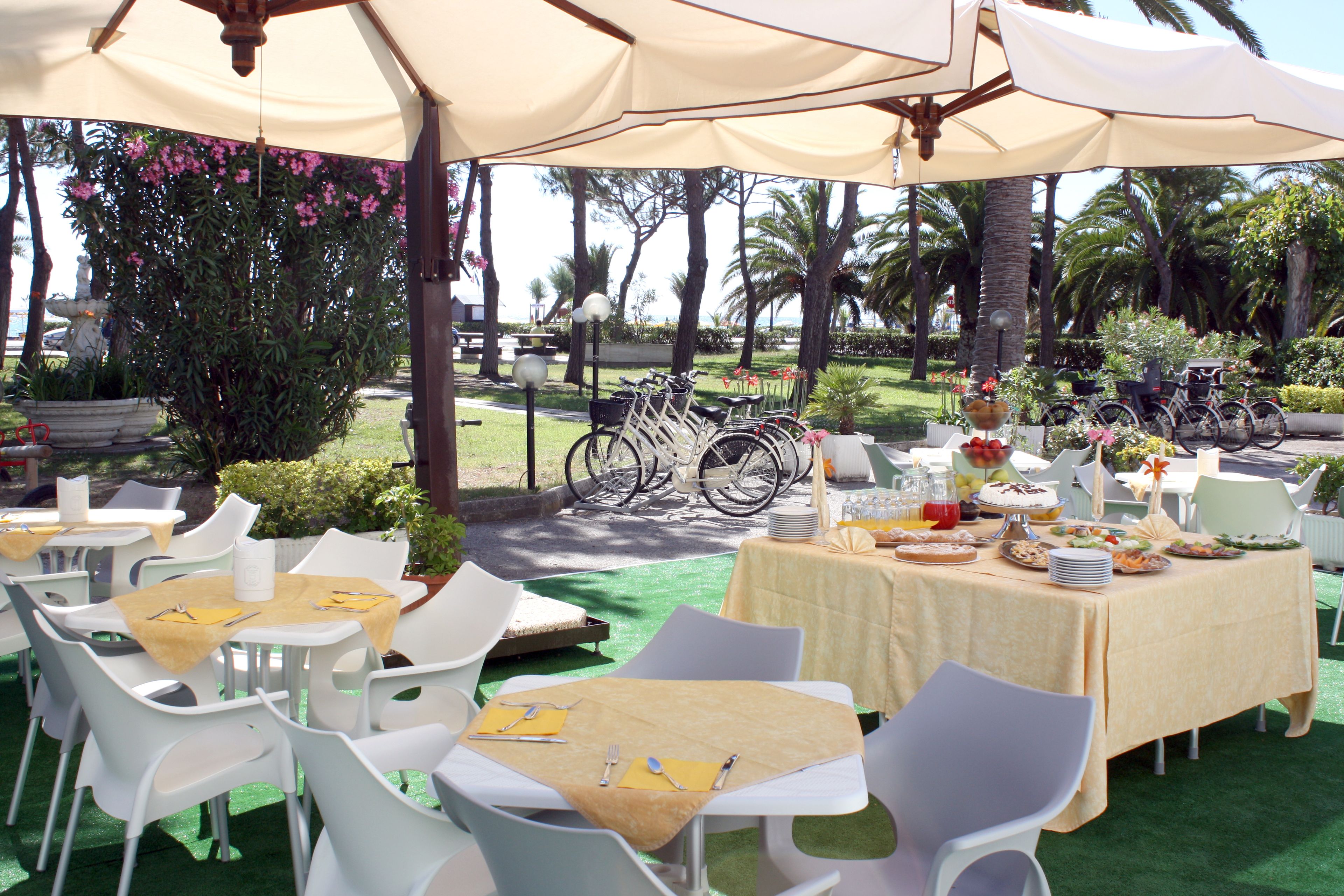 lunch and dinner served, regional cuisine