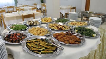 Alimentos y bebidas