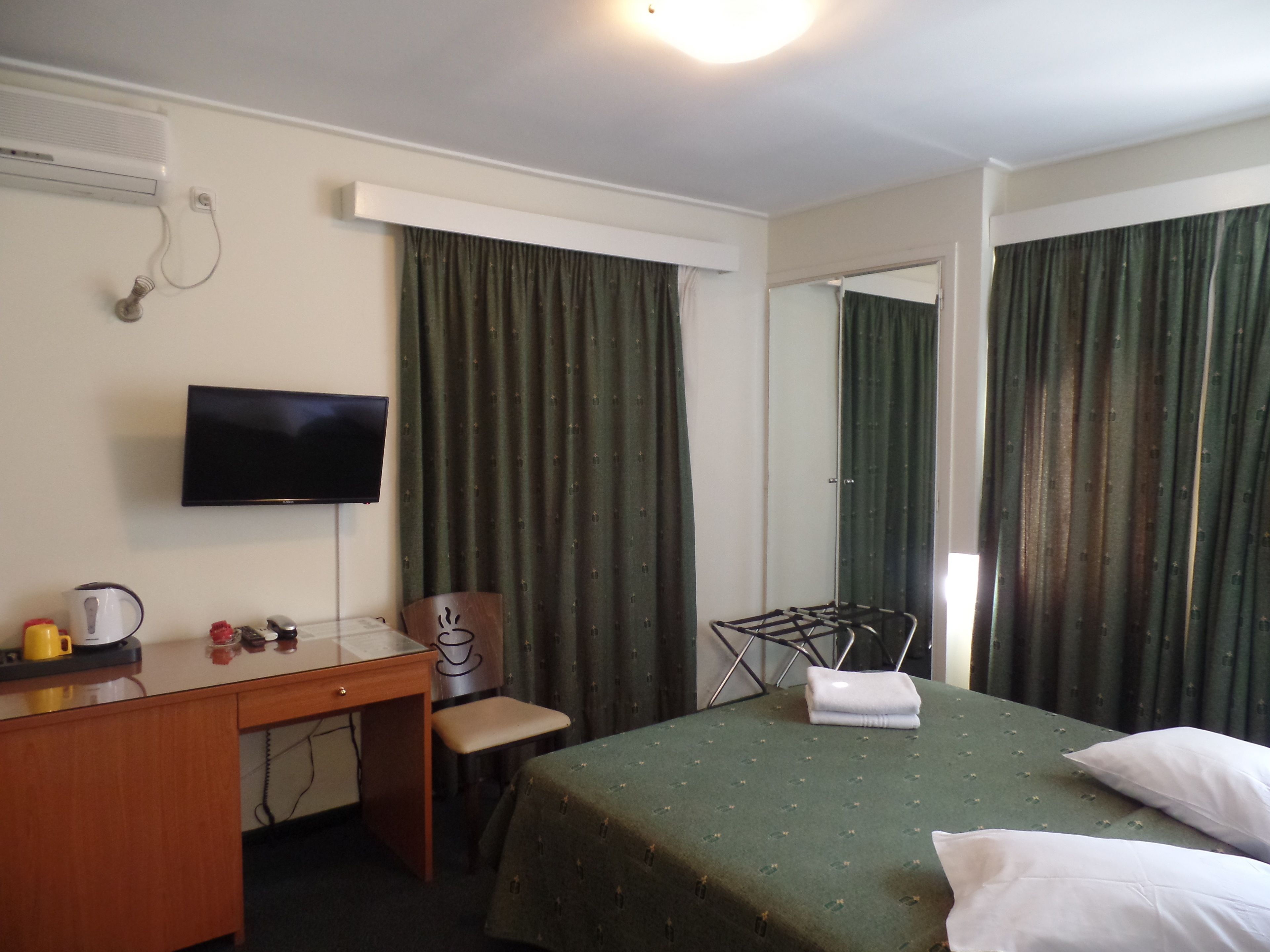 single room | in-room safe, desk, blackout curtains, free cots/infant beds