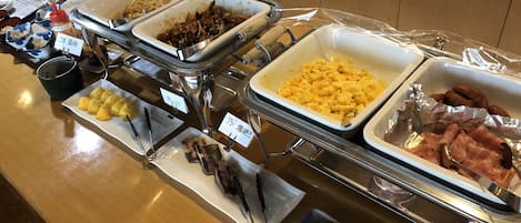 Desayuno japonés (JPY 660 por persona)