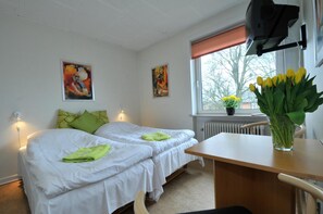 Blendingsgardiner, barnesenger, wi-fi (inkludert) og sengetøy