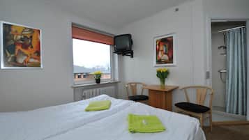 Cortinas blackout, cunas, wifi gratis y ropa de cama