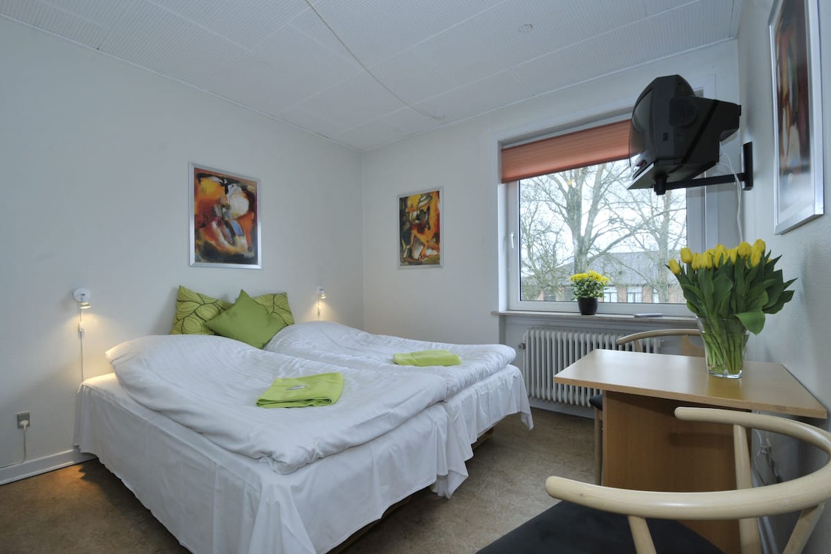 Blackout curtains, cots/infant beds, free WiFi, bed sheets
