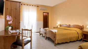 Standard Quadruple Room | Desk, cribs/infant beds, free WiFi, bed sheets