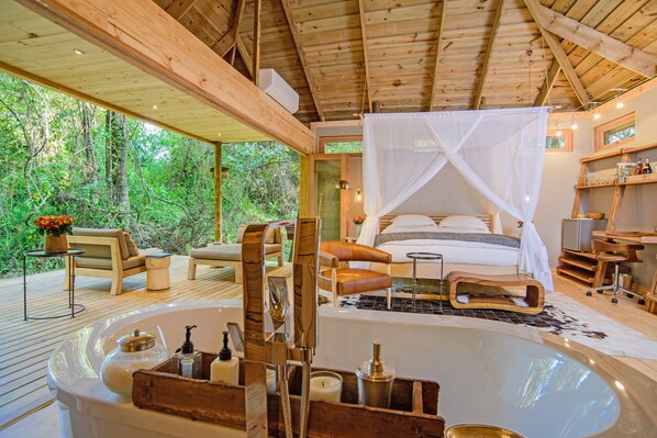 Upmarket Forest Suite | Egyptinpuuvillaiset lakanat, ylelliset vuodevaatteet, untuvapeitot