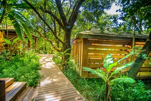 Salas de tratamiento para parejas, una bañera de hidromasaje
