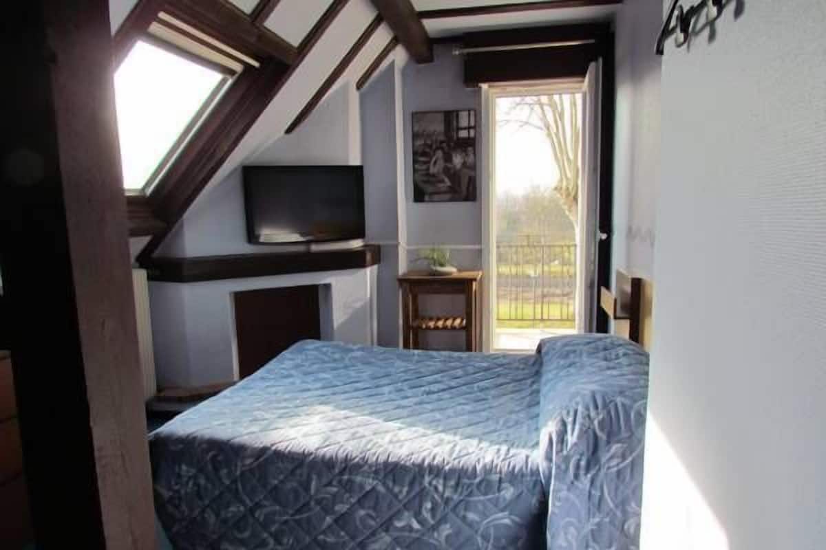 Double Room | Desk, cribs (surcharge), WiFi (free)