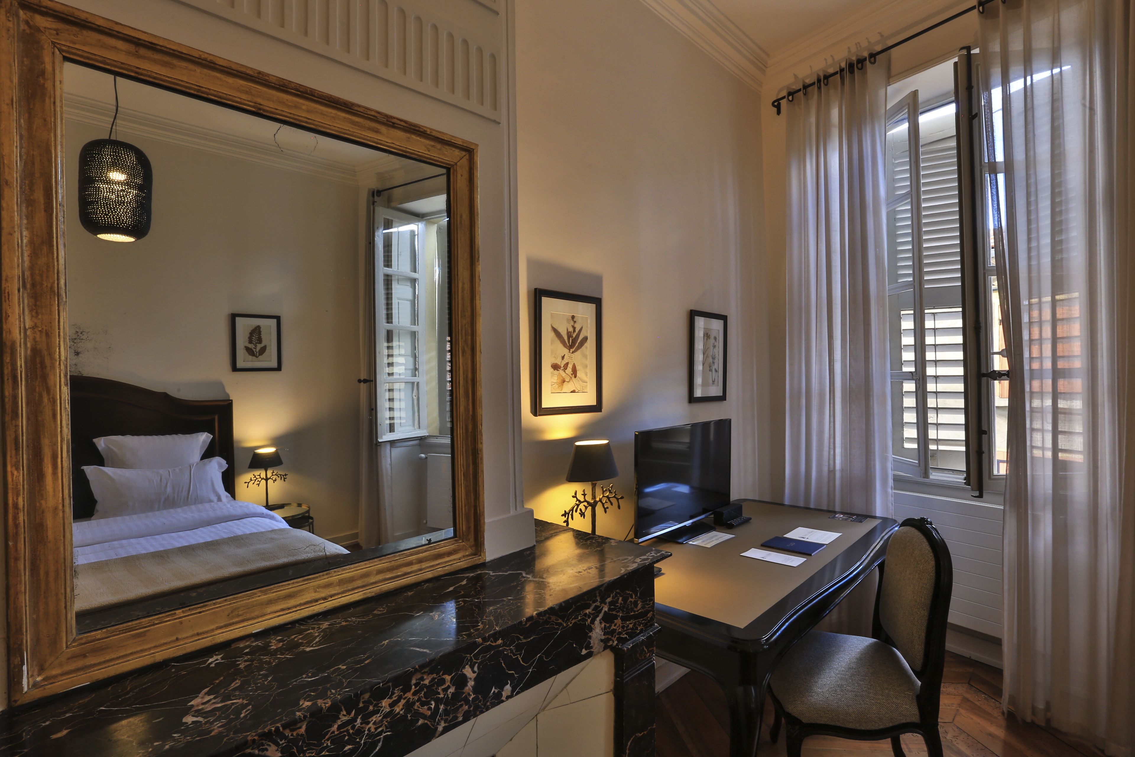 deluxe room | premium bedding, in-room safe, desk, free cots/infant beds