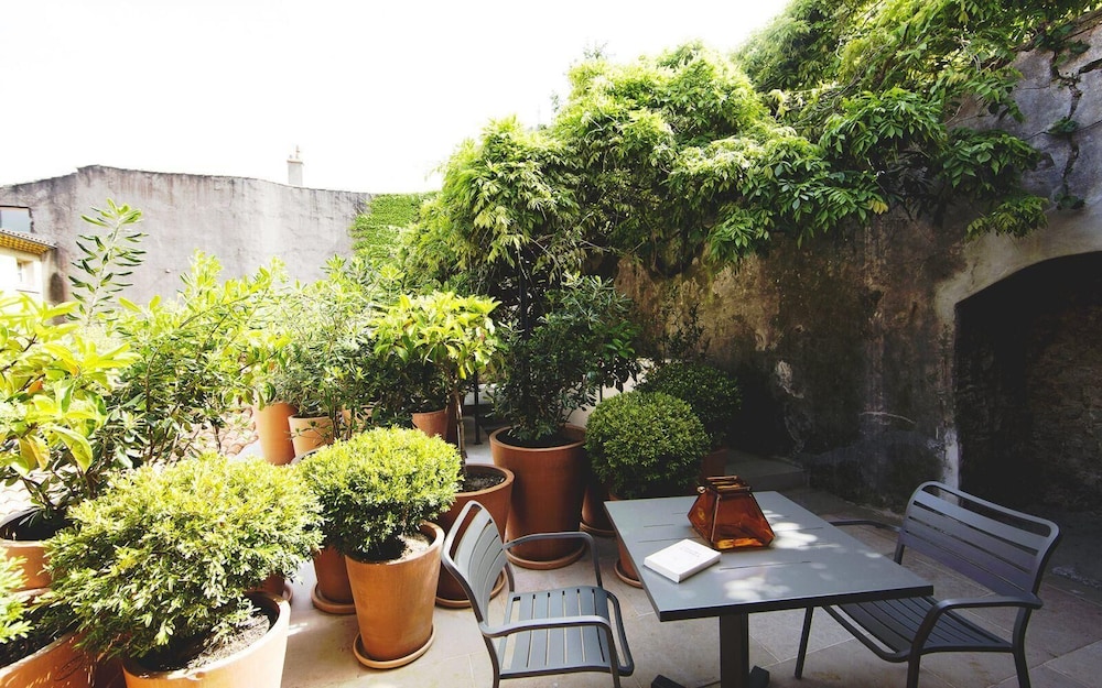 Hôtel de la Villeon by null