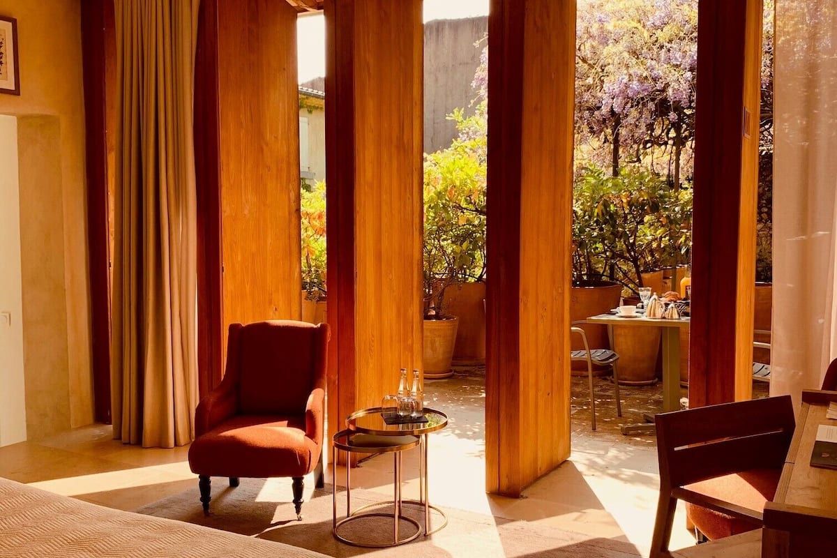 Kahden hengen signature-huone, terassi | Ylelliset vuodevaatteet, tallelokero huoneessa, työpöytä