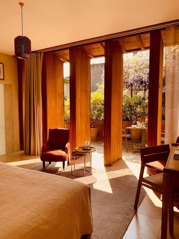 Double Room, Terrace | Premium bedding, in-room safe, desk, free WiFi