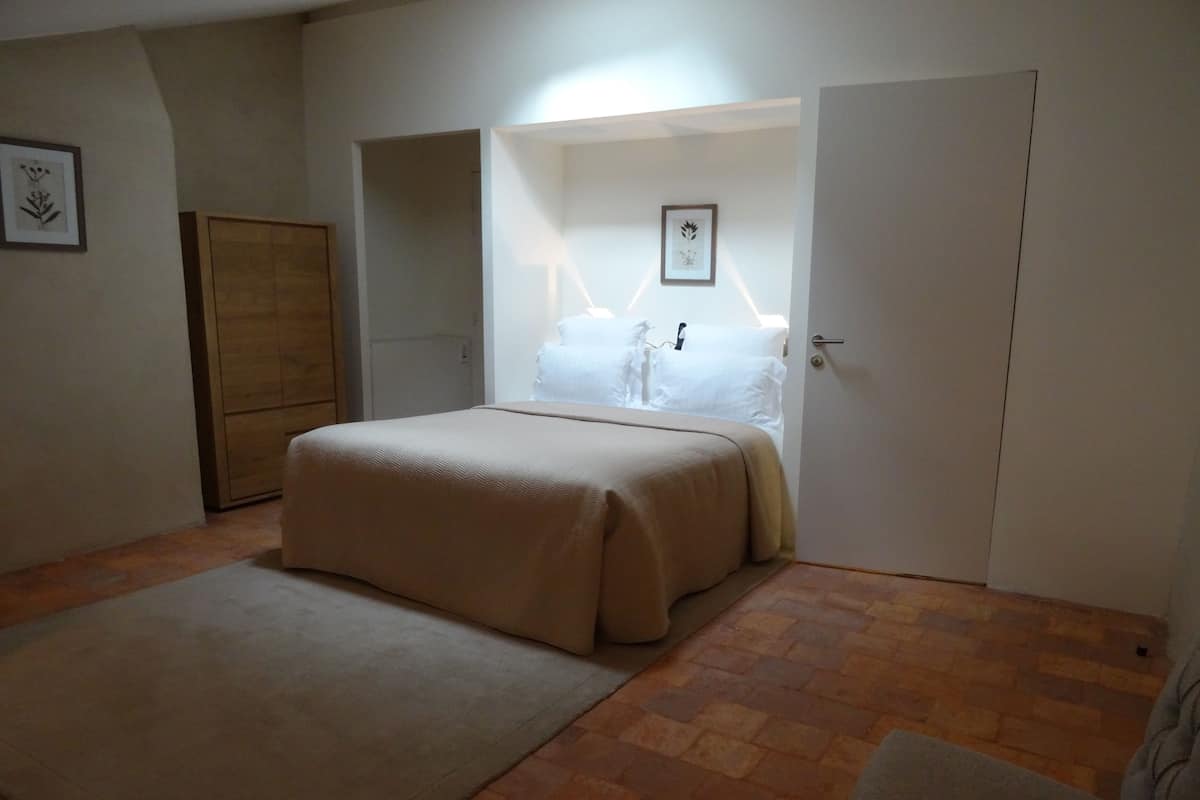 Comfort Room | Premium bedding, in-room safe, desk, free cots/infant beds