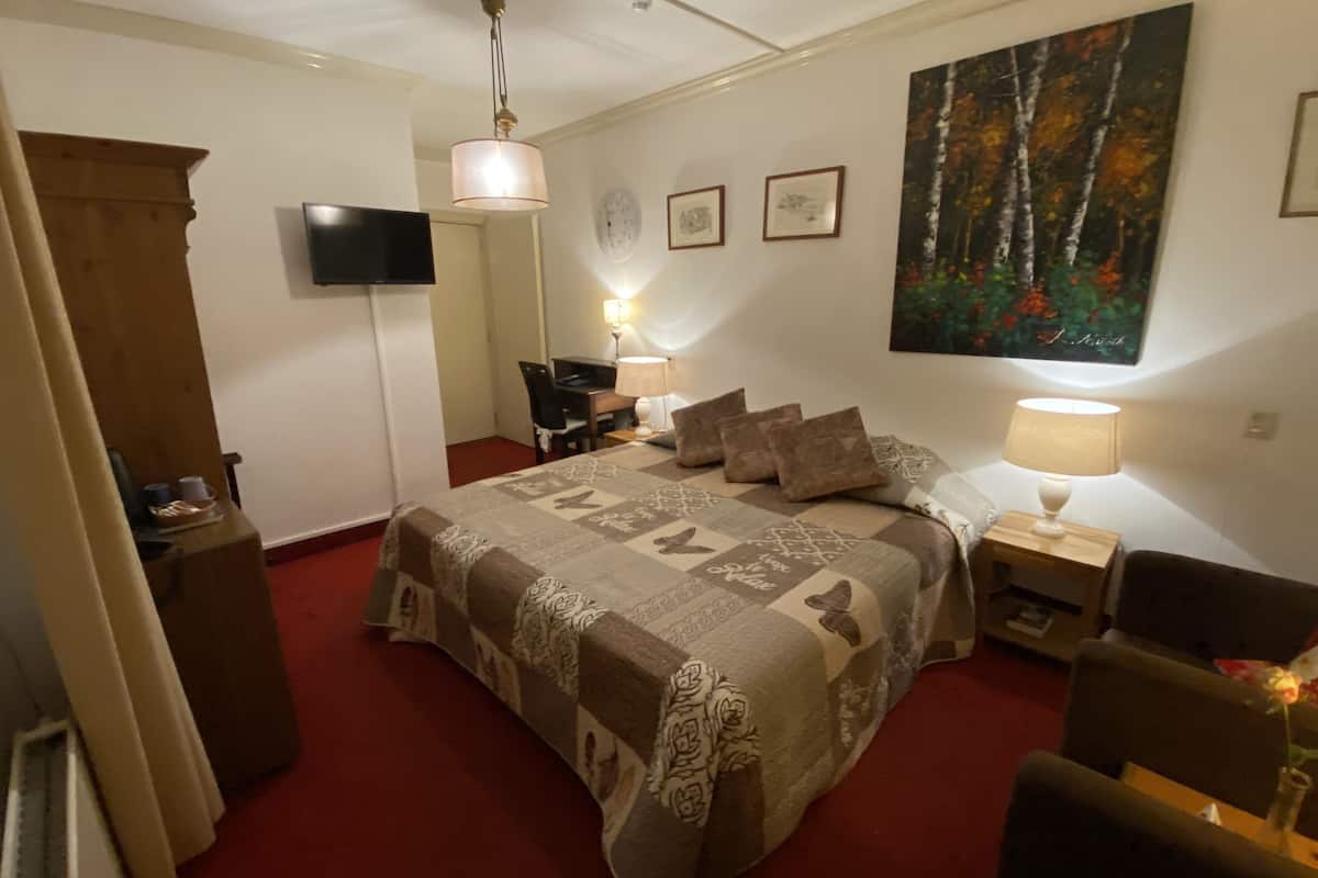 minibar, in-room safe, desk, iron/ironing board