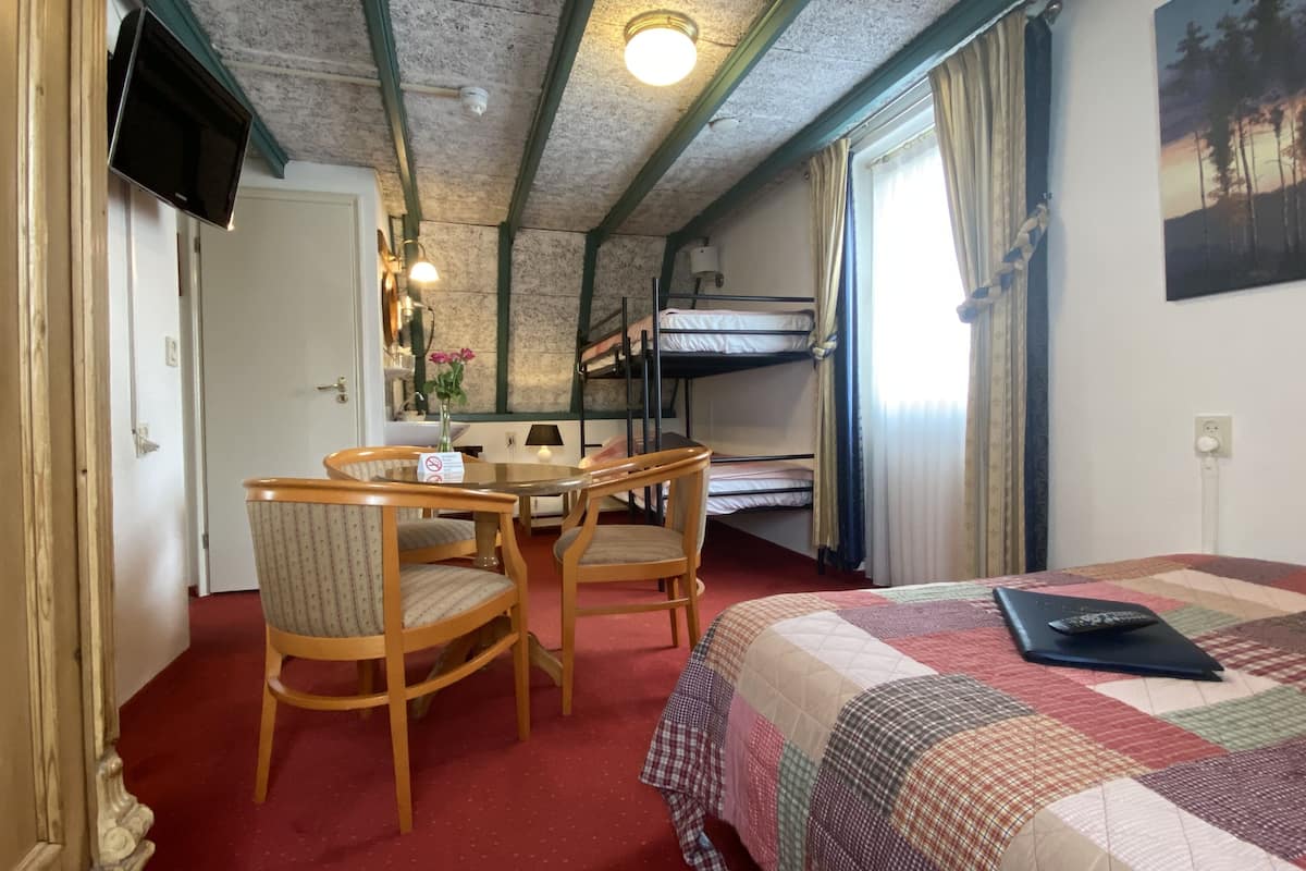 quadruple room | minibar, in-room safe, desk, iron/ironing board