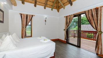 Three Bedroom Log Cabin | Blackout drapes, bed sheets