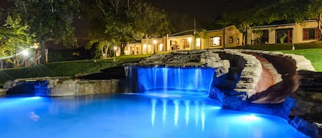 Outdoor pool, sun loungers