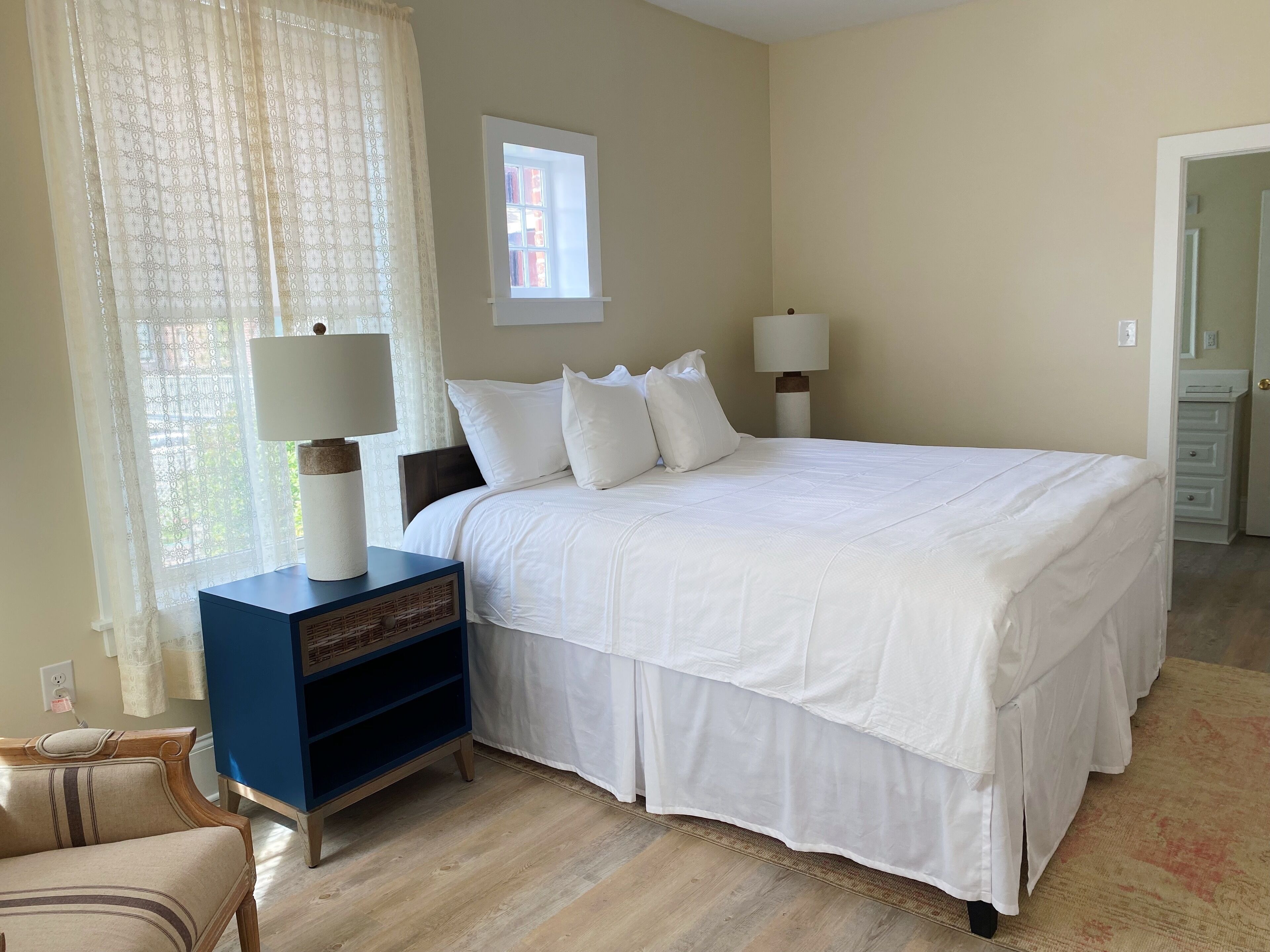 スイート | イタリアのフレッテ製シーツ、高級寝具、羽毛の掛け布団、客室ごとに異なる装飾