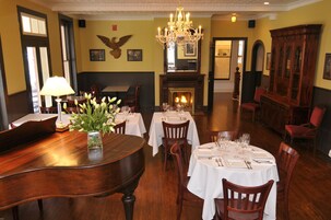 Se sirven almuerzos, cenas y brunches