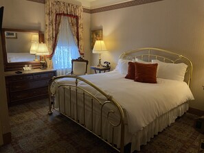 Kamar Deluks, 1 Tempat Tidur King (Bronte) | Seprai Frette Italia, seprai premium, dan selimut bulu angsa