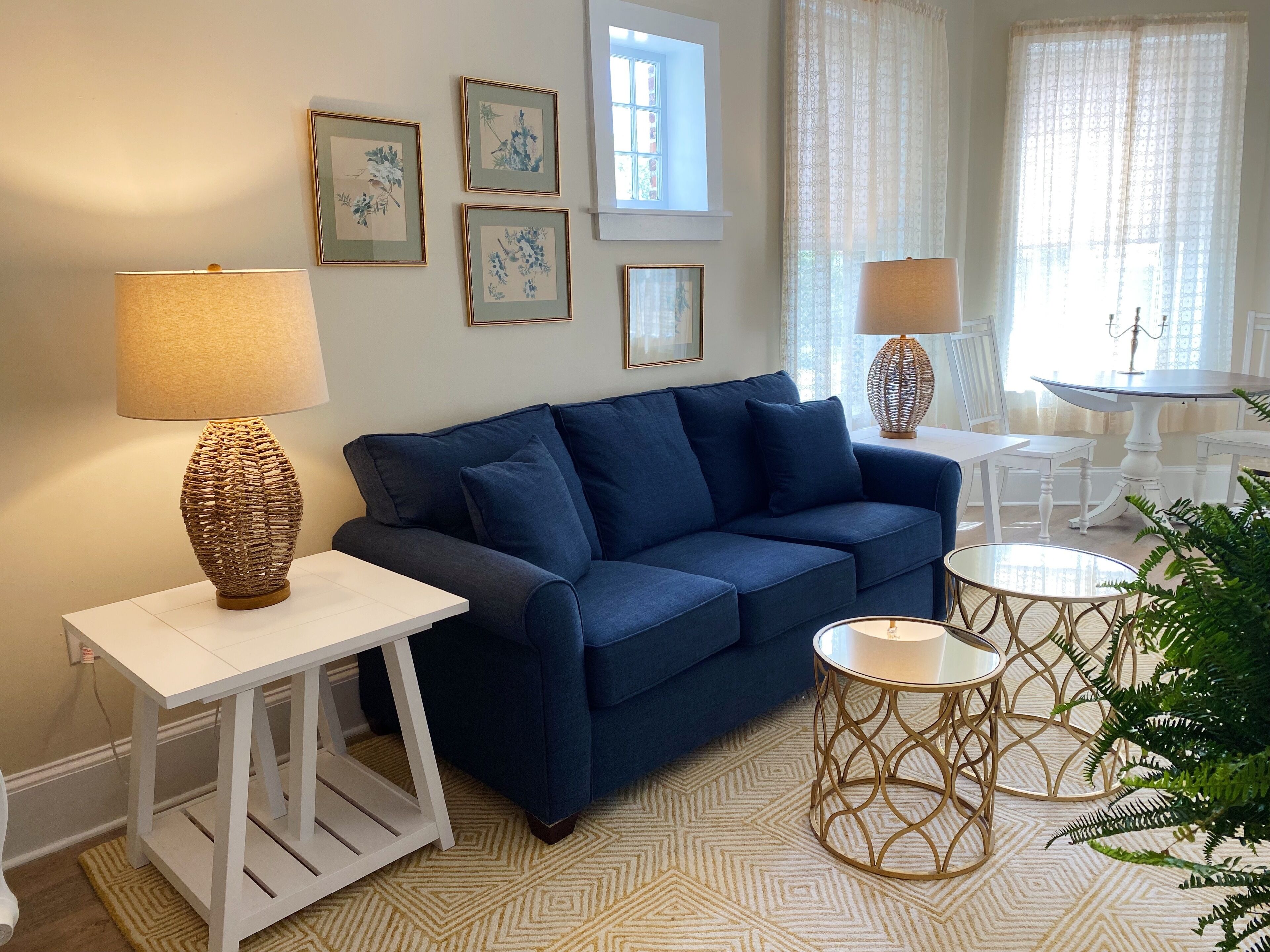 スイート | リビング エリア | 26 インチのテレビ (ケーブル放送視聴可)