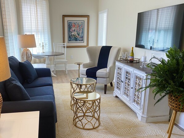 Suite | Sala d'estar | Televisor de 26 polzades amb canals per cable 