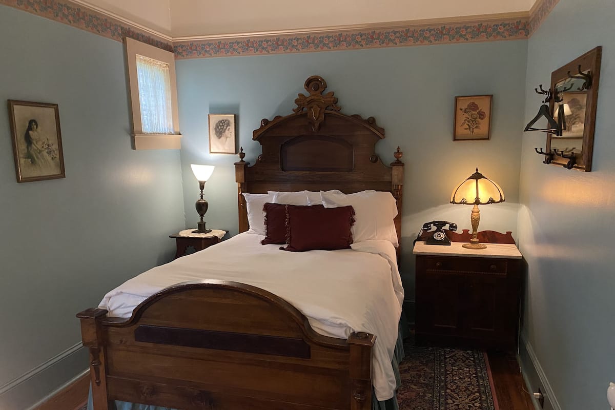 Standard-Doppelzimmer, 1 Doppelbett, Badewanne (Jane) | 1 Schlafzimmer, italienische Bettbezüge von Frette