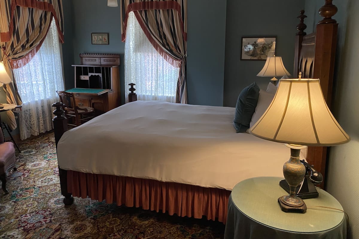 Deluxe-Zimmer, 1 Queen-Bett (Richgere) | 1 Schlafzimmer, italienische Bettbezüge von Frette