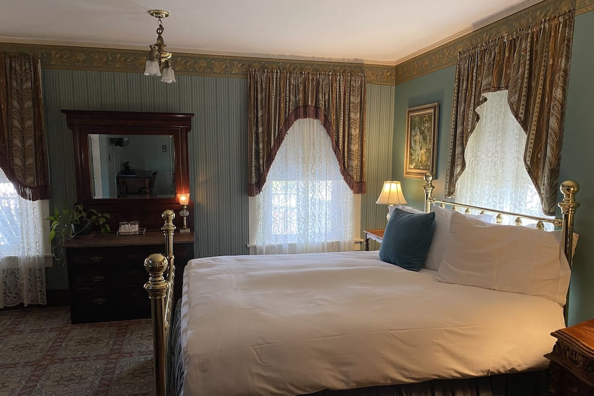 Deluxe-Zimmer, 1 Queen-Bett (Tenny) | 1 Schlafzimmer, italienische Bettbezüge von Frette