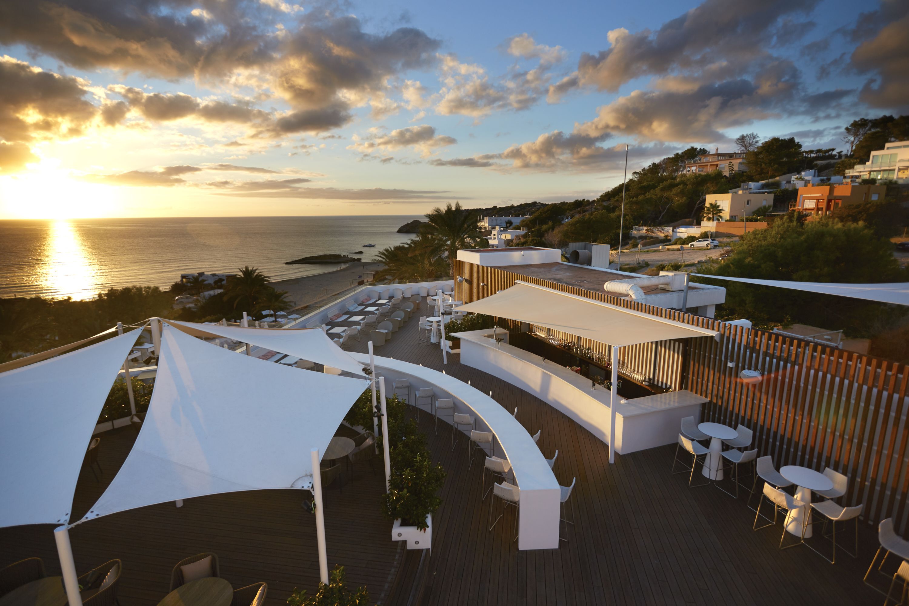 游泳池景觀、每日營業