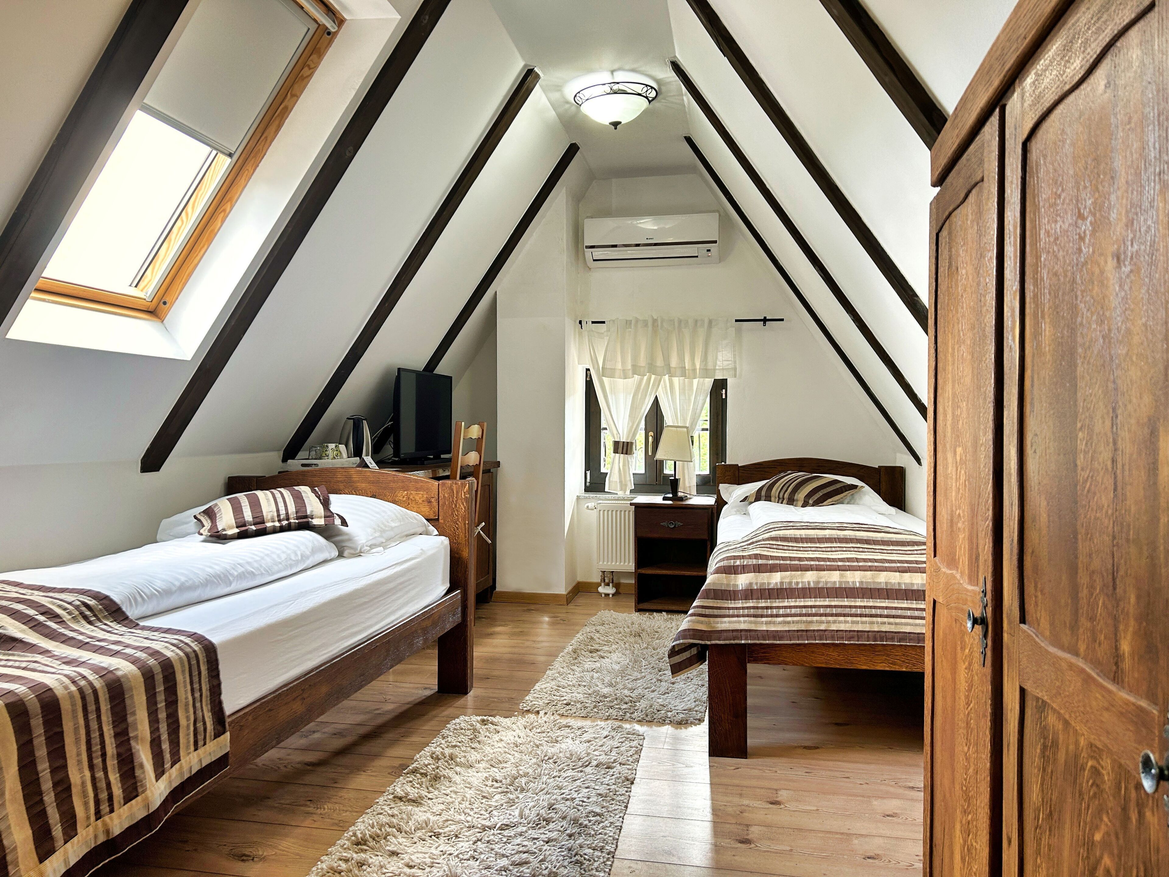 Twin Room, Garden View | Minibar, in-room safe, desk, soundproofing