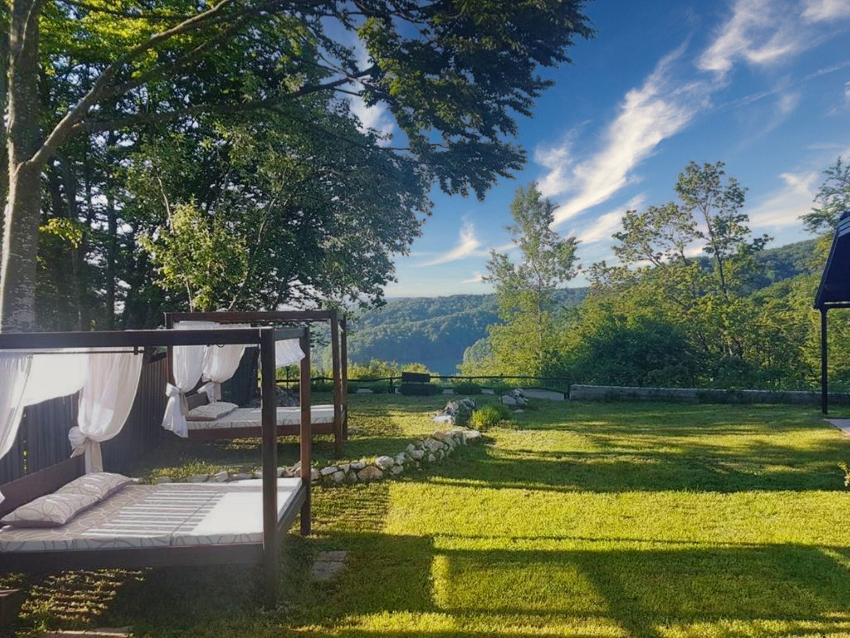 Vista frontal de la propiedad