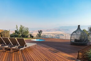 Five Bedroom Manor with Splash Pool | Terrace/patio