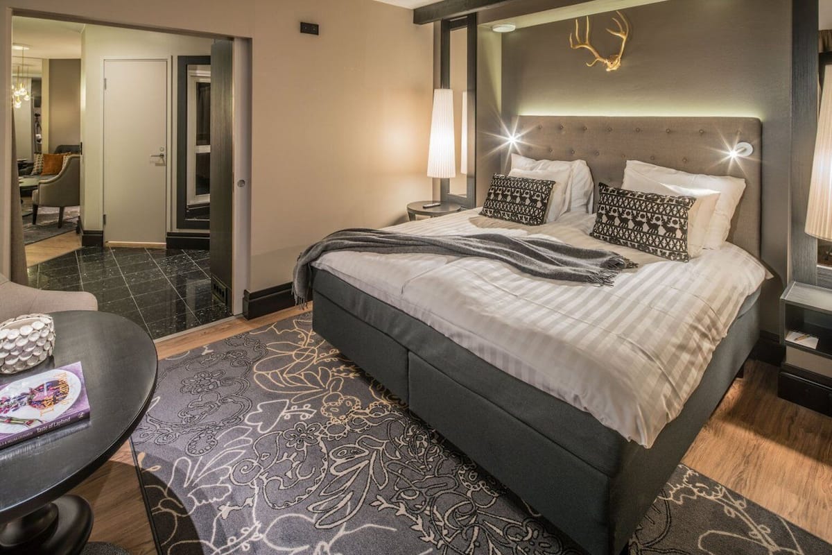 Suite | Hochwertige Bettwaren, Betten mit Memory-Foam-Matratzen, Zimmersafe