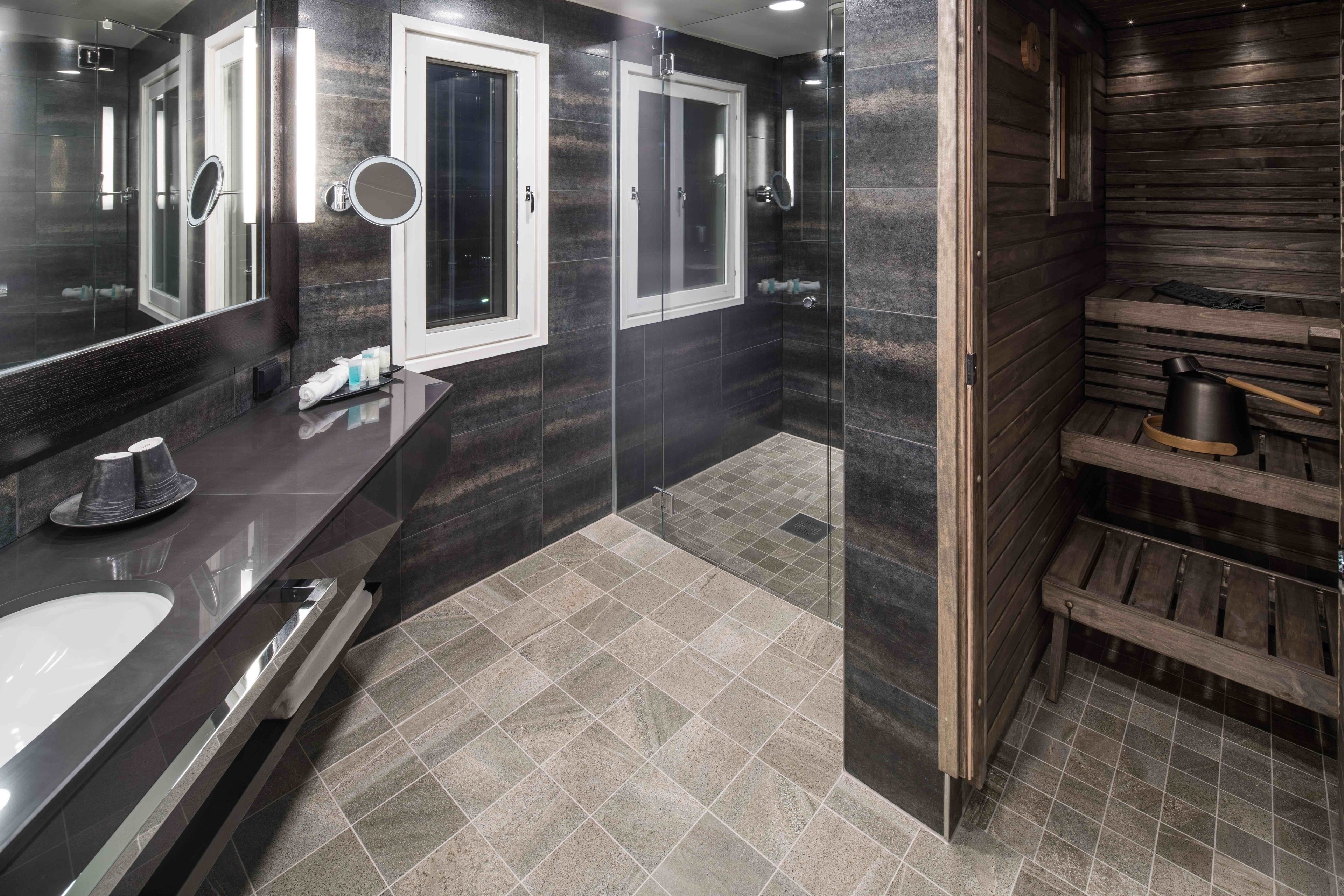 lapland suite | bathroom shower
