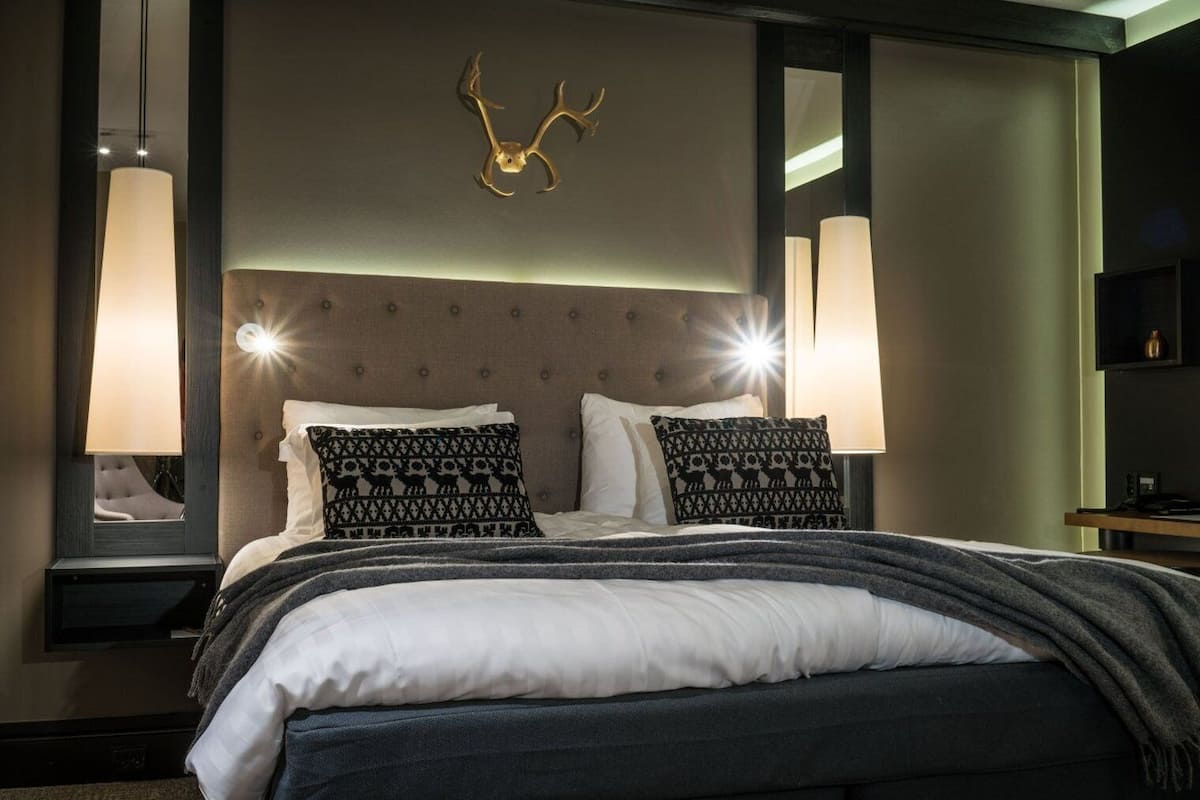 Comfort-Doppelzimmer, 1 Queen-Bett | Hochwertige Bettwaren, Betten mit Memory-Foam-Matratzen, Zimmersafe