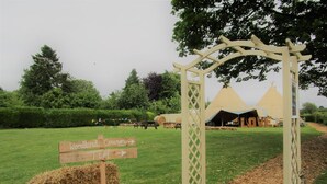 Property grounds - The Wroxeter Hotel (Shrewsbury)