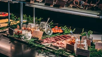 Free daily buffet breakfast