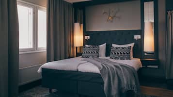 Premium bedding, in-room safe, desk, iron/ironing board