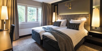 Habitación Confort, 2 camas individuales | Ropa de cama de alta calidad, caja fuerte, escritorio