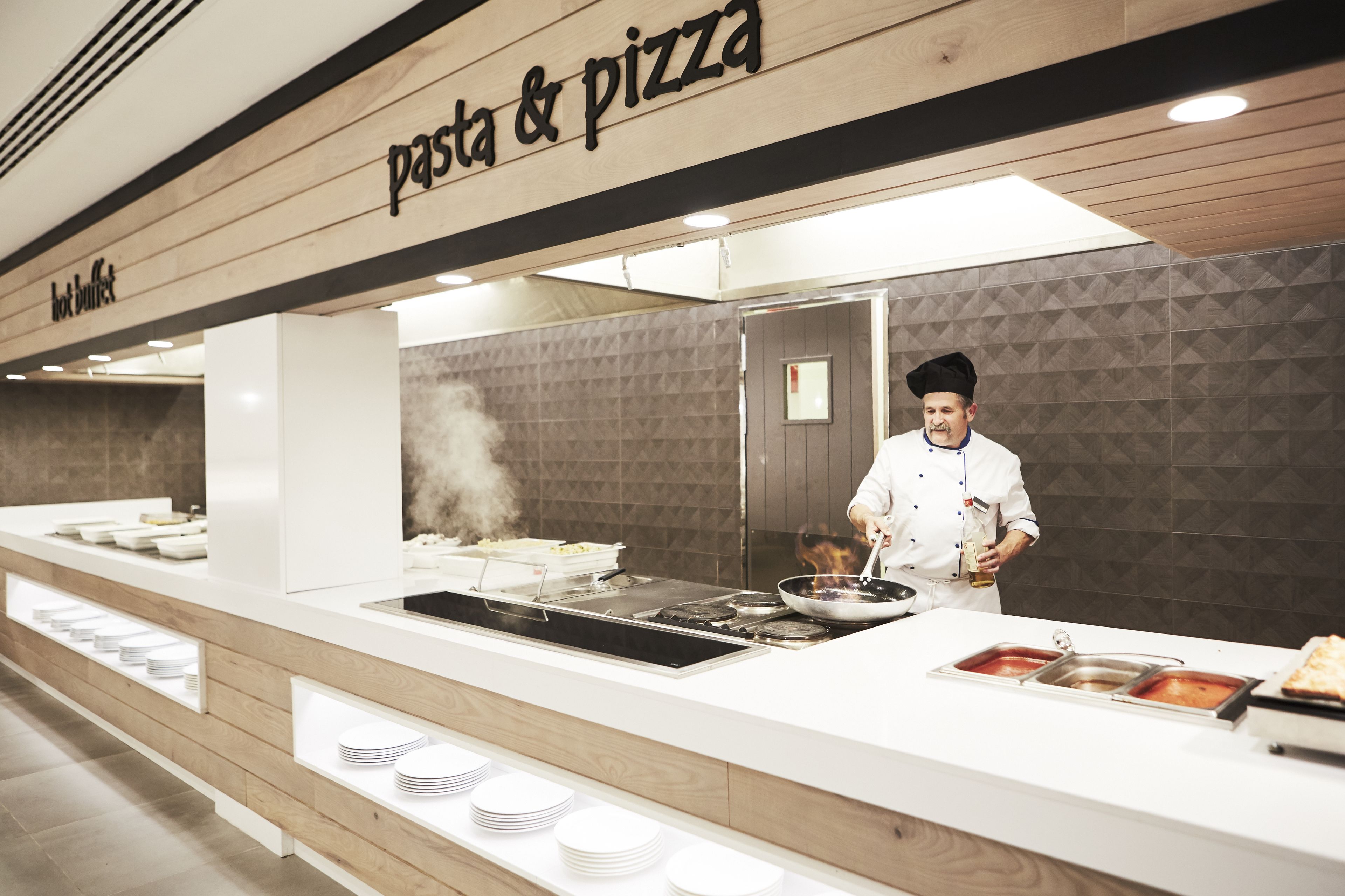 2 restaurants, breakfast served