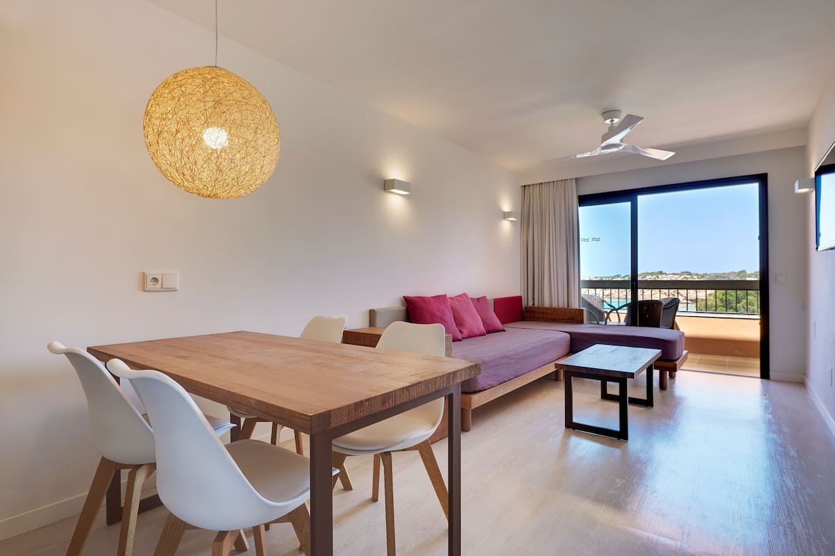 Family Suite, Balcony, Sea View | 1 bedroom, laptop workspace, blackout curtains, free WiFi