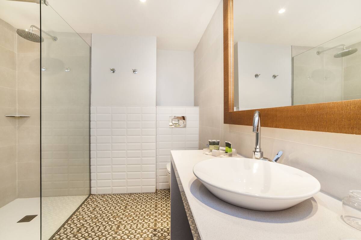 free toiletries, hair dryer, towels