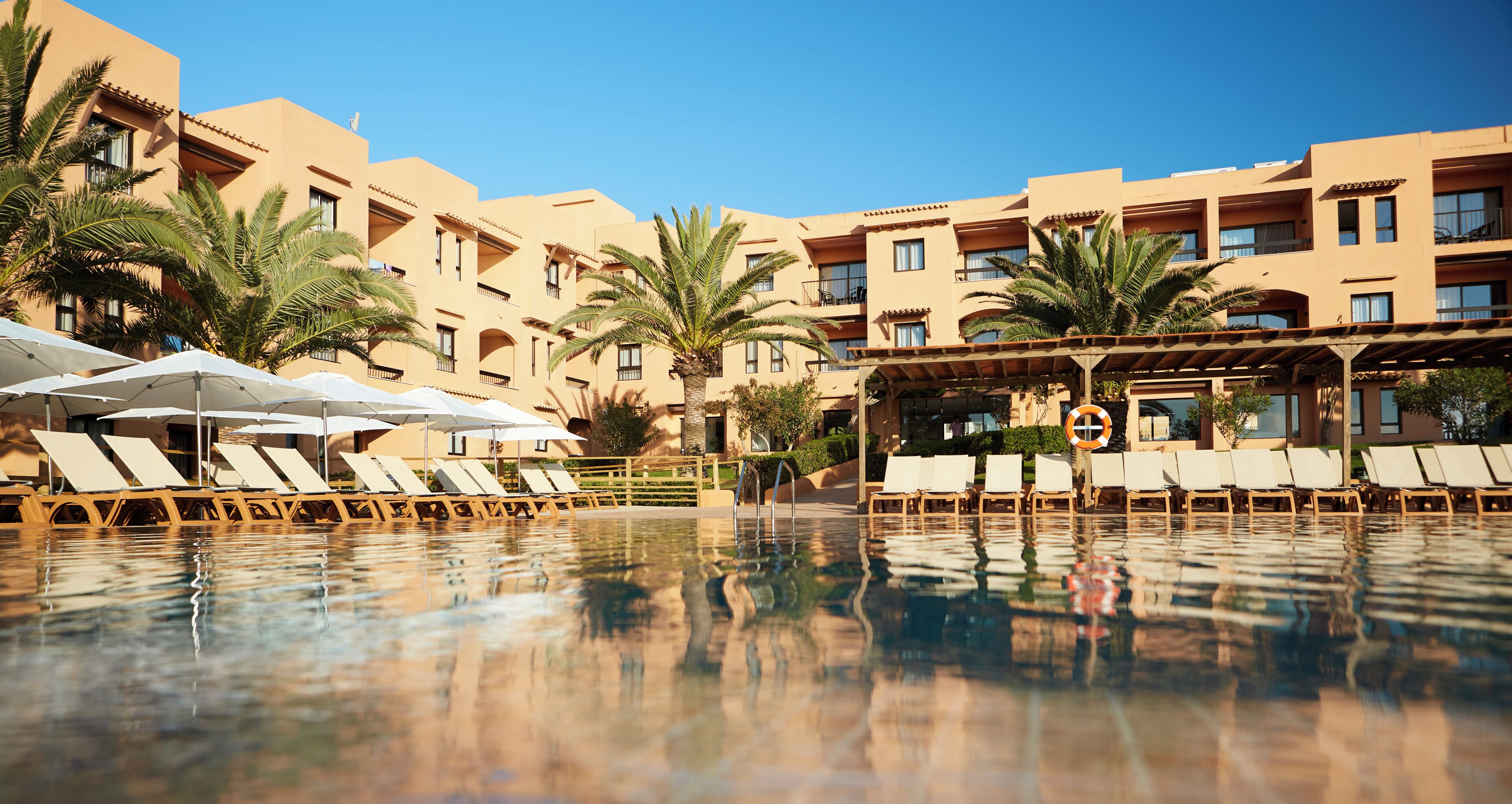 Outdoor pool, pool loungers
