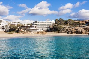 Una playa cerca