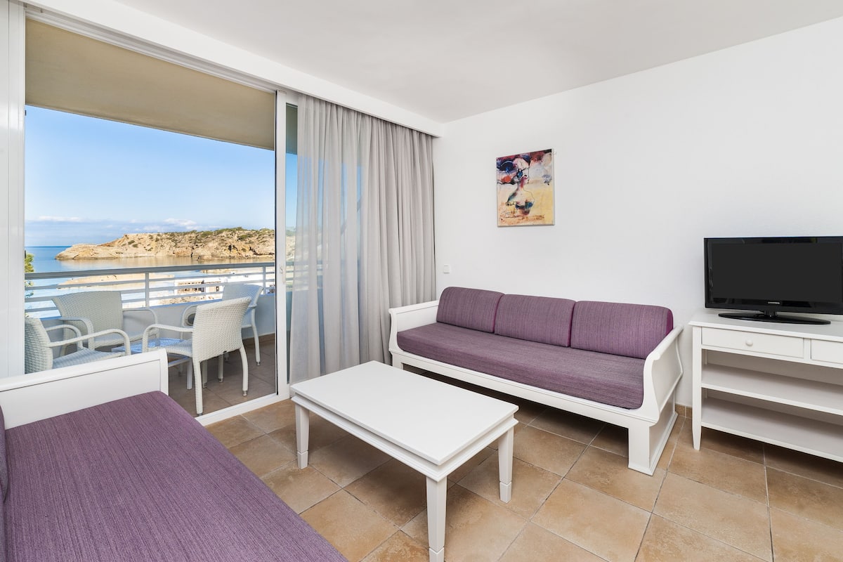 apartment, balcony, sea view | living room | 26-inch flat-screen tv with satellite channels, tv