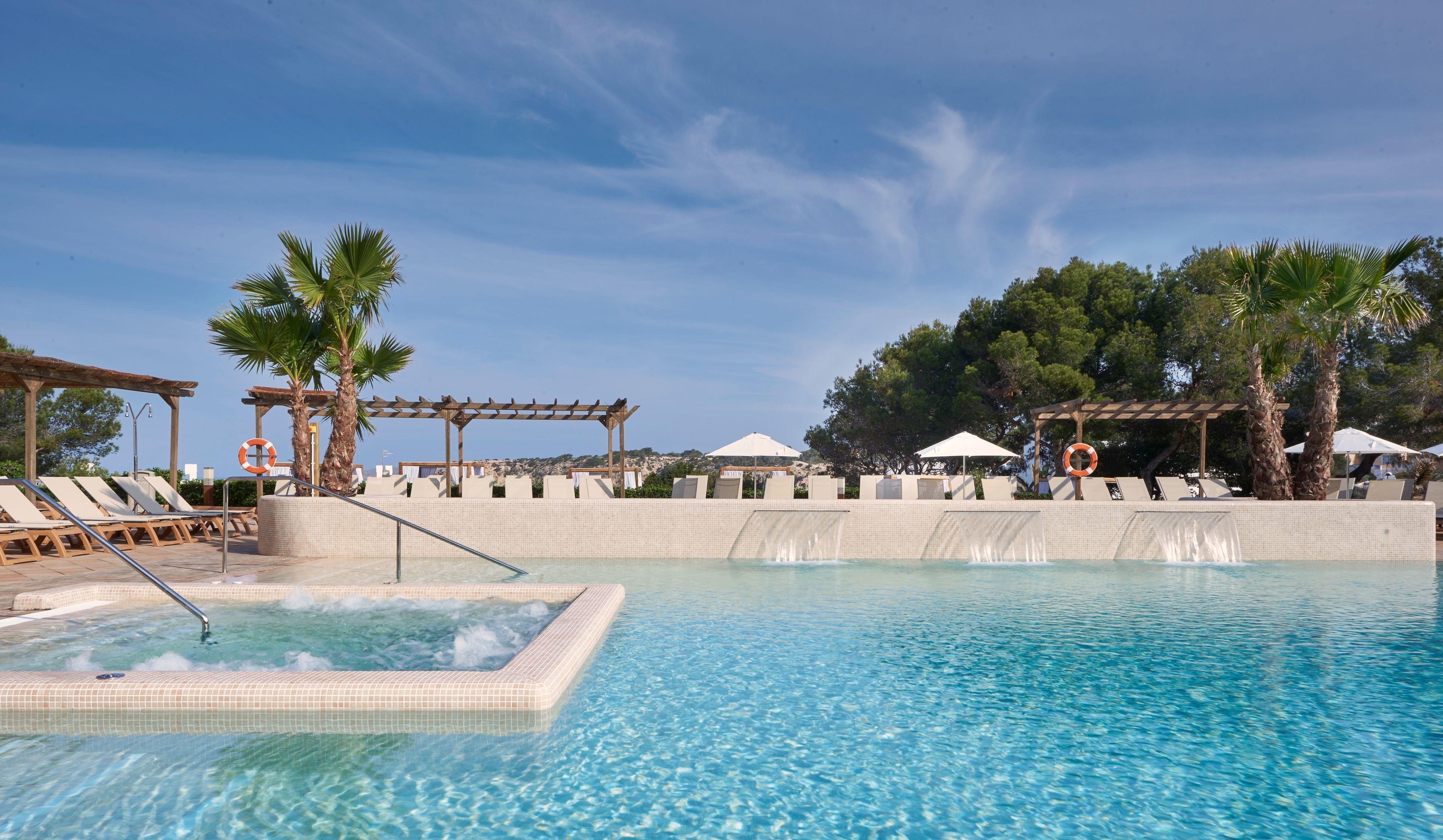 outdoor pool, pool loungers