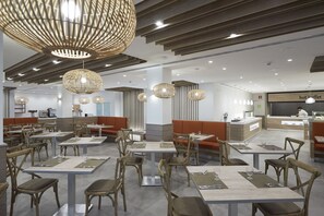 2 restaurants; breakfast, lunch, and dinner served - Insotel Club Tarida Playa (Sant Josep de sa Talaia)