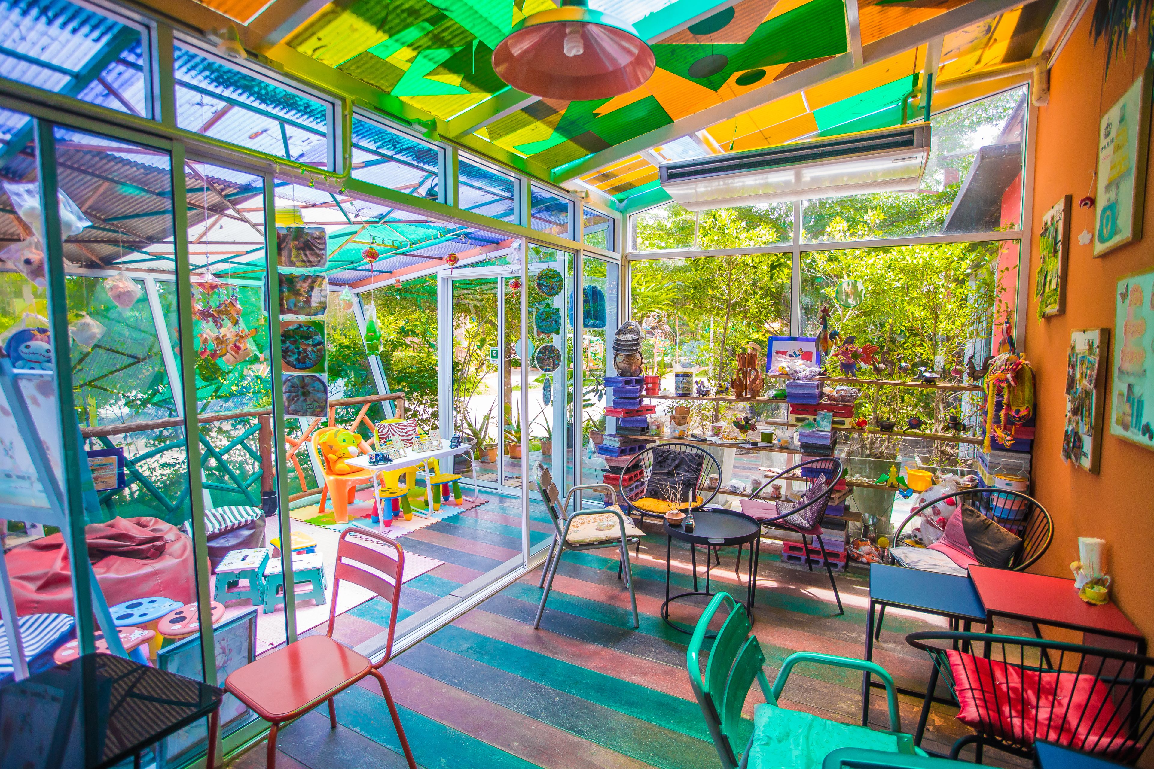 Breakfast, lunch, dinner served; international cuisine, pool views 