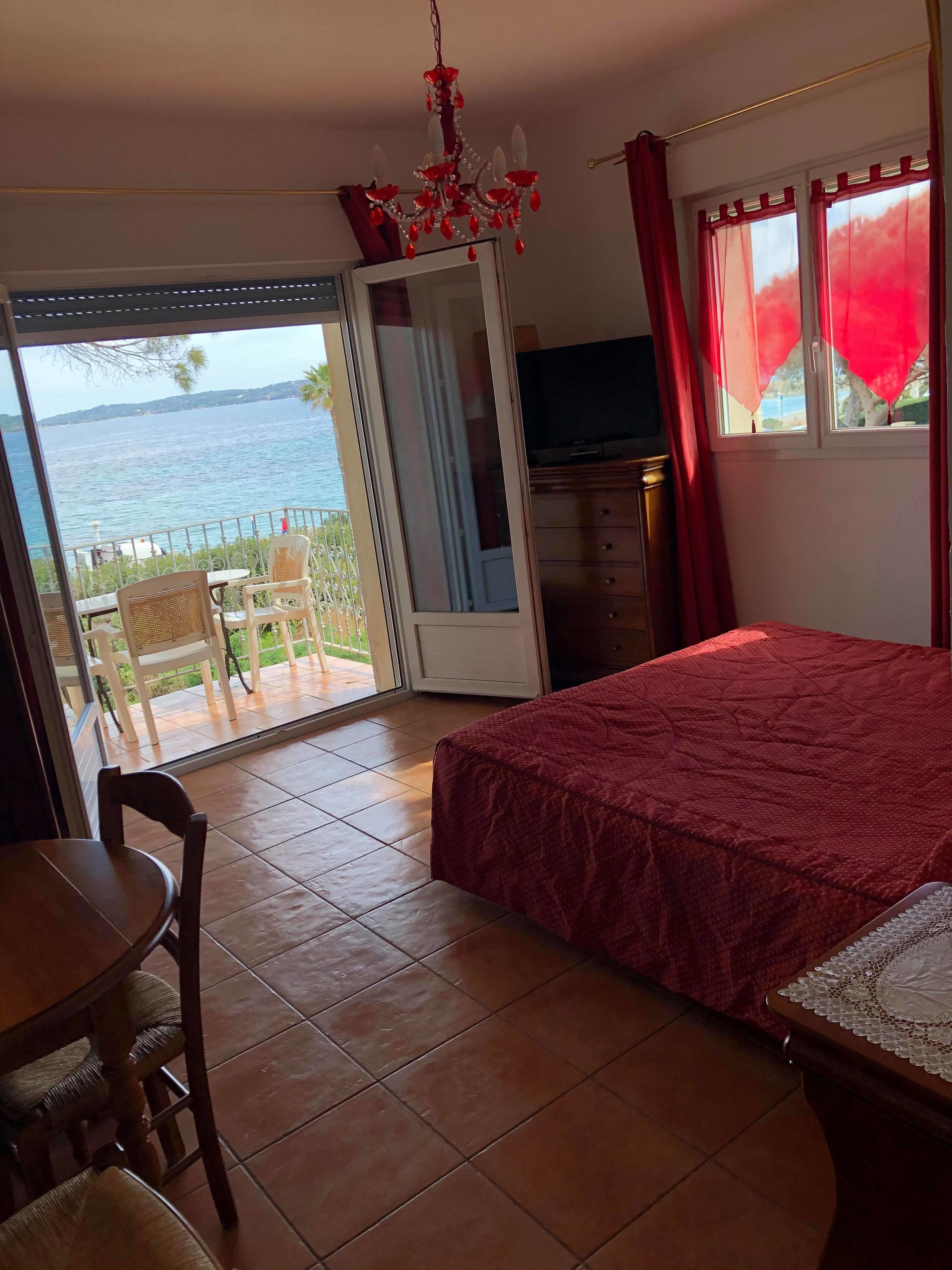 luxury double room, sea view | minibar, soundproofing, cots/infant beds, rollaway beds
